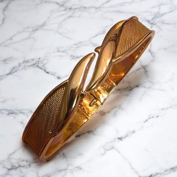 Vintage Stamped MONET Gold-Tone Hinged Bangle Bracelet – Leaf Crossover Design - Picture 3 of 14